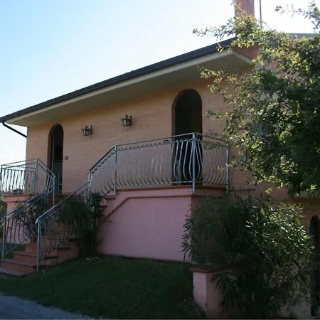 Апартаменты Sleeps 4 *