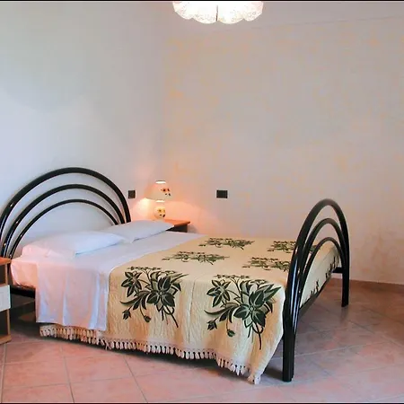 Апартаменты Sleeps 4 *